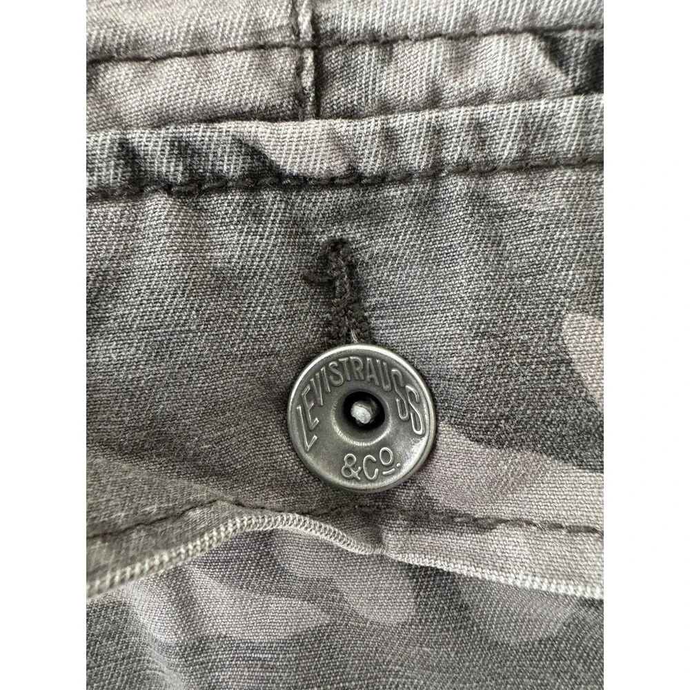 Levi’s Men’s Gray Camo Cargo Shorts Cotton Canvas Zip Fly Pockets Flat Front